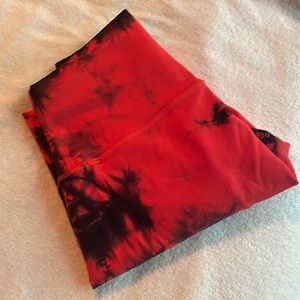 Lululemon Size 6 leggings . Wunder Train 25”. Draw string waste band. Like New